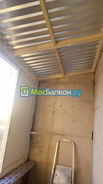Крыша на балконе в Щербинке монтаж и ремонт по выгодной цене от МосБалкон