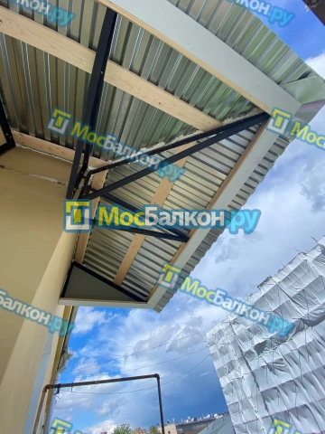 Крыша на балконе в Щербинке монтаж и ремонт по выгодной цене от МосБалкон