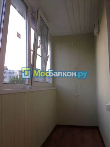 Отделка балкона и лоджии пластиковыми ПВХ панелями в Щербинке от компании МосБалкон