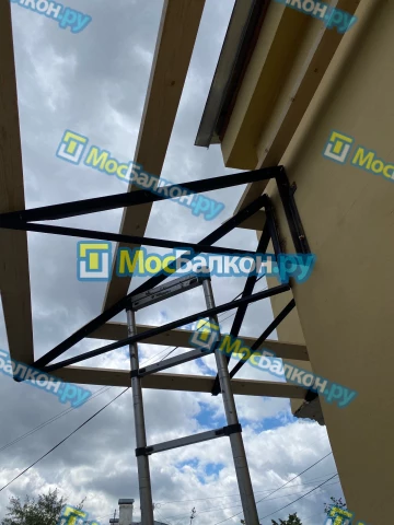 Крыша на балконе в Щербинке монтаж и ремонт по выгодной цене от МосБалкон